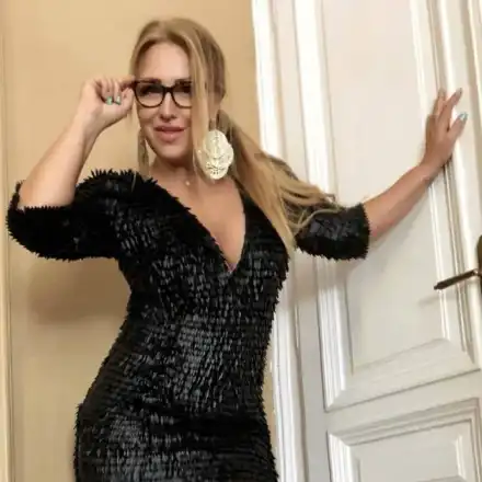 Рени крие аборт от тайнствен чужденец