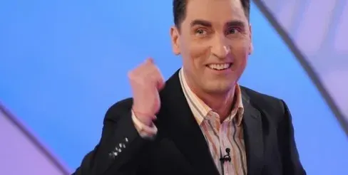 Румен Луканов всяка вечер спи с различна, откакто се разведе! (Палавникът прибира дами от баровете)