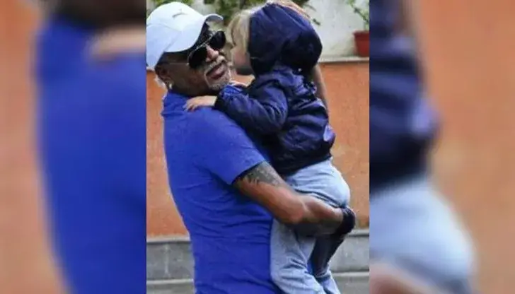 Щерката на Азис - ученичка за пример