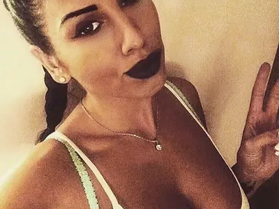 ﻿Щерката на Крокодила захвърли дрехи сред природата