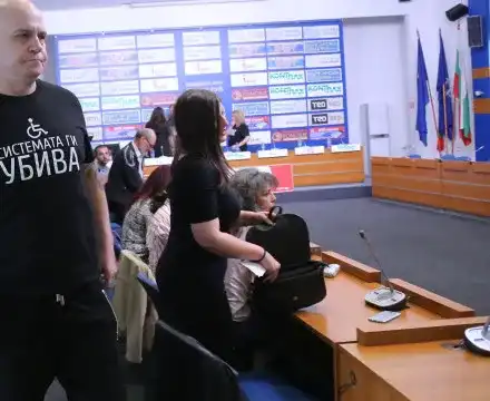 Слави дава милион на децата с увреждания