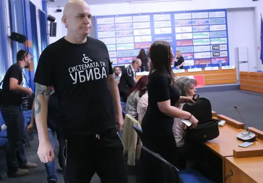 Слави дава милион на децата с увреждания