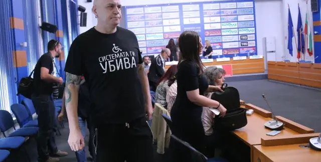 Слави дава милион на децата с увреждания
