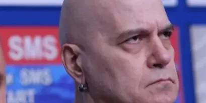 Слави с нервен срив! Стоял 35 дни заключен в дома си (Подробности)