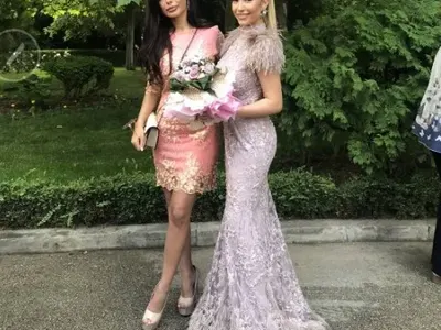 Тита зашемети на бала с елегантна визия! Показа какво е стил и класа в рокля на Евгения Борисова (СНИМКИ)