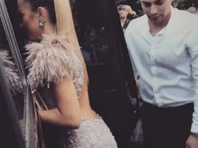 Тита зашемети на бала с елегантна визия! Показа какво е стил и класа в рокля на Евгения Борисова (СНИМКИ)