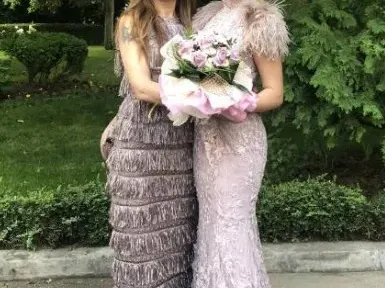 Тита зашемети на бала с елегантна визия! Показа какво е стил и класа в рокля на Евгения Борисова (СНИМКИ)