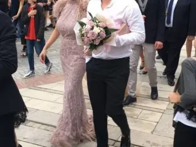 Тита зашемети на бала с елегантна визия! Показа какво е стил и класа в рокля на Евгения Борисова (СНИМКИ)