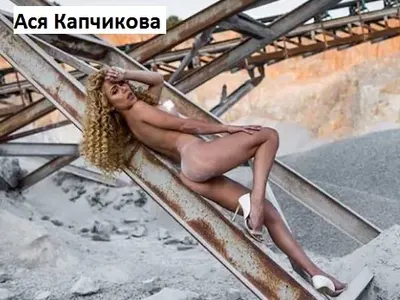 Топ 8 на звездите, които си заснеха и показаха дупетата в социалните мрежи (СНИМКИ)