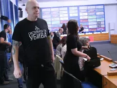 Слави дава милион на децата с увреждания