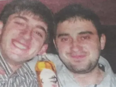 Зетят на Мая Манолова мята салфетки в чалготеки! Замръква по кръчми, докато Ралица гледа детето