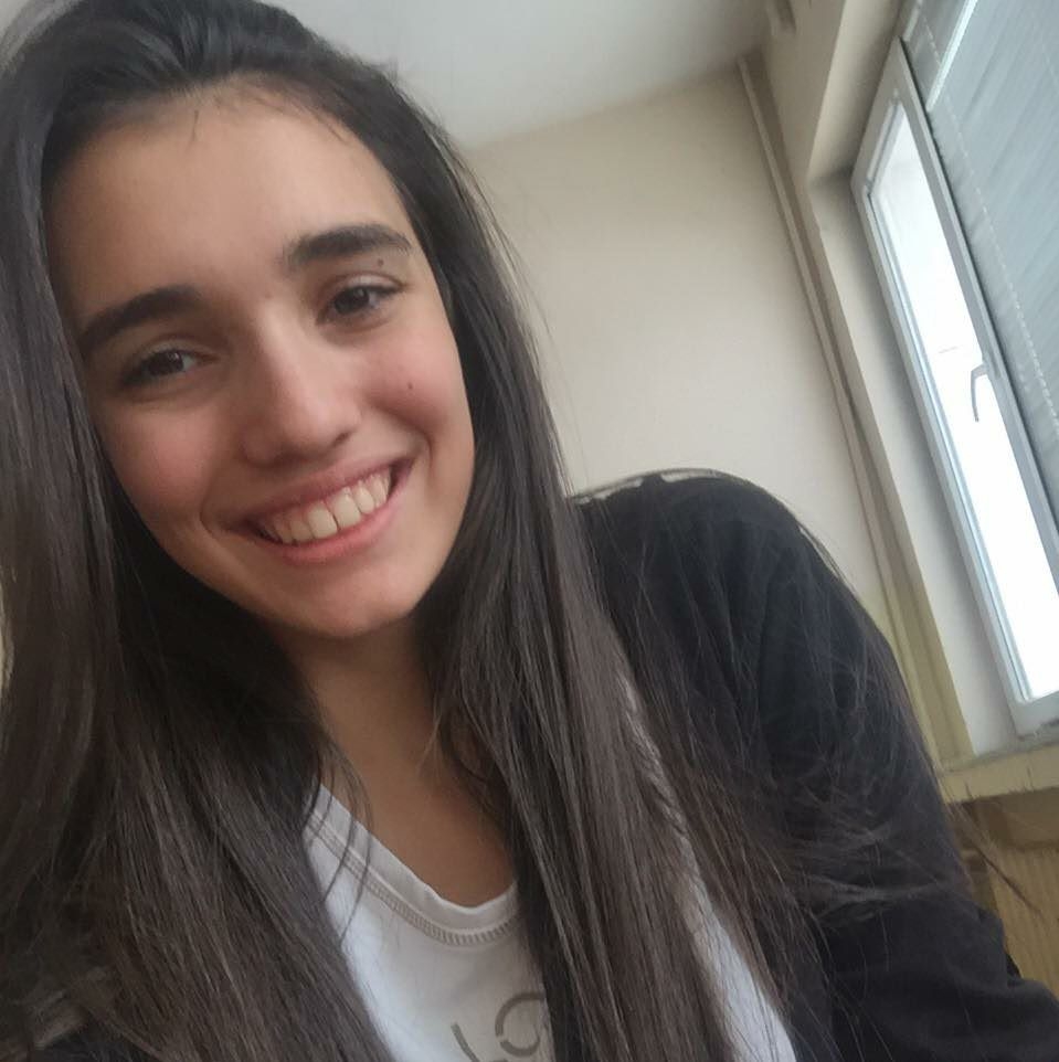 15-годишната щерка на Милянкова се издържа сама (Майка й няма пари да й плаща обучението)