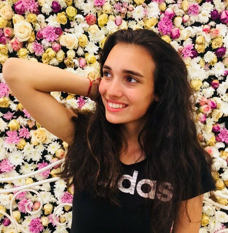 15-годишната щерка на Милянкова се издържа сама (Майка й няма пари да й плаща обучението)