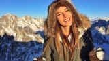 Алекс Богданска посрещна юли с балтон