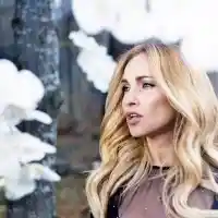 Алекс Раева стана бяла