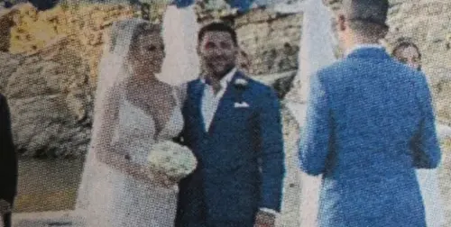 Антония Петрова се омъжи в рокля за 20 бона