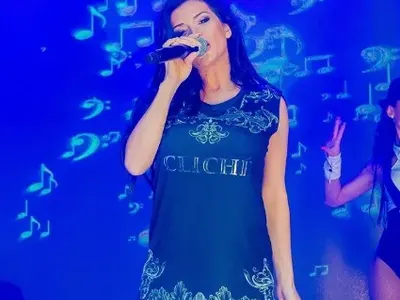 Бременната Преслава ражда на сцената! Работи до последно, за да трупа пачки за бебето