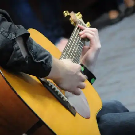 Да свириш на китара – можеш на всяка възраст и по всяко време