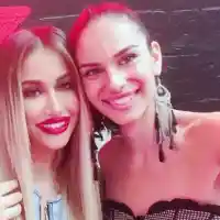 Даяна Ханджиева маа по съдрани бели гащи из локвите