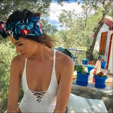 Диляна Попова цяло лято край морето (Моделката си нае вила на плажа)