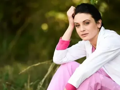 Доктор Огнянова от „Откраднат живот” тъче на два стана