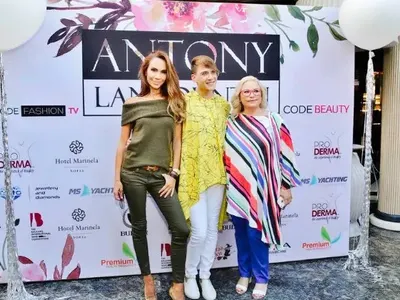 Експлозия от цветове с лятната колекция на Antony Langountin