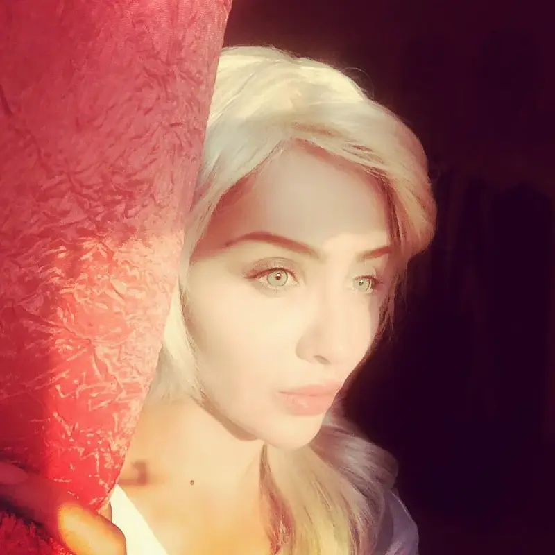 Елен Колева плаши с руса коса