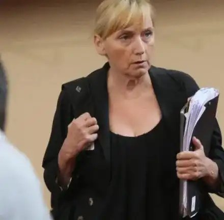 Елена Йончева пръска пачки по бутиците