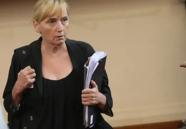 Елена Йончева пръска пачки по бутиците