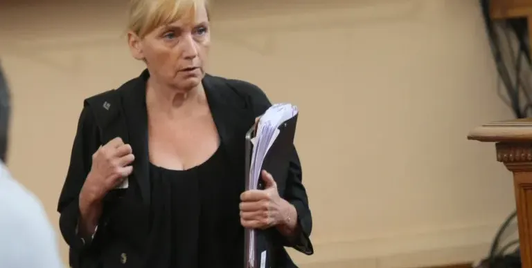 Елена Йончева пръска пачки по бутиците