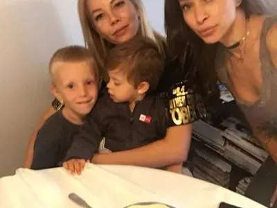 Емилия се завръща на сцената през юли! Пребори депресията, излиза с приятели (Снимки)