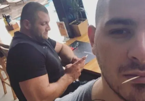 Фавиол се мъкне с охрана за 20 бона