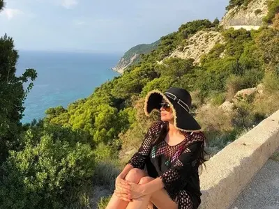 Фолк певици атакуваха топ плажовете! Вижте пищните им форми  (СНИМКИ)