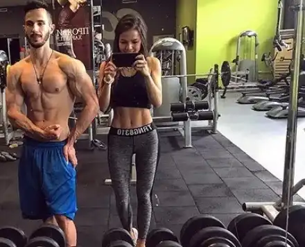 Гаджето на Наум Шопов го поряза за бебе, не иска да  развали съвършената си фигура