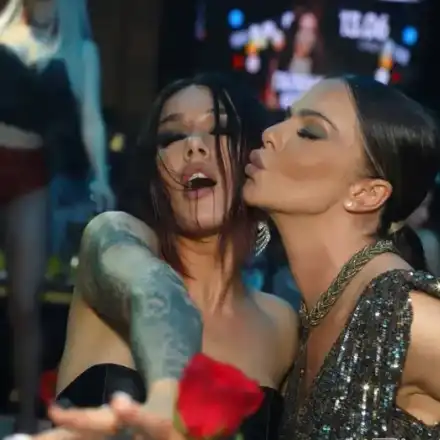 Галена мляска рапърка в столична дискотека