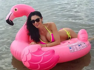 Грозно! Биляна Йотовска кифлее със счупени нокти (Снимка)