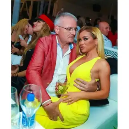 И Ицо 100-те манекенки мина Нора Недкова! Плеймейтката се напи на Слънчака и осъмна в хотелската му стая