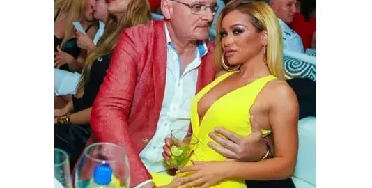 И Ицо 100-те манекенки мина Нора Недкова! Плеймейтката се напи на Слънчака и осъмна в хотелската му стая