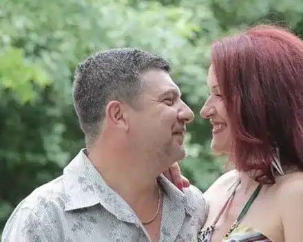 Илия Илиев от „Шоуто на Слави“ с младо гадже! Разведе се с жена си заради красавицата Десислава