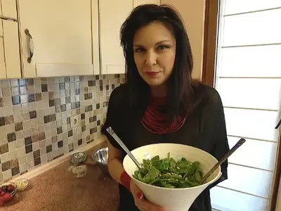 Жени Калканджиева ще прави домашни кренвирши