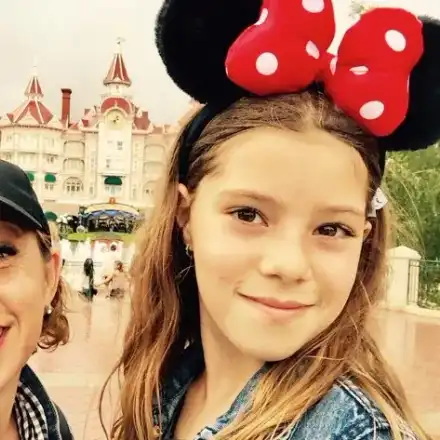 Кака Лара заведе щерката в Дисниленд