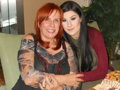 Кичка Бодурова заряза дъщеря си заради креватна афера!