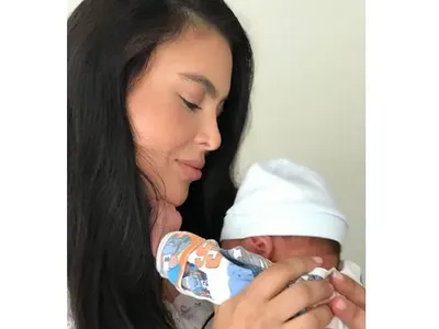 Лили Клюкарката не ще сватба! Иска да обиколи света с малкия Мартин и баща му