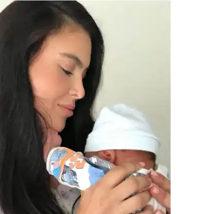 Лили Клюкарката не ще сватба! Иска да обиколи света с малкия Мартин и баща му