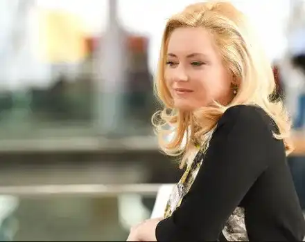 Лора Крумова кръщава бебето на баба си