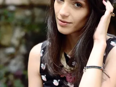 Луиза Григорова заряза купоните, чете поезия