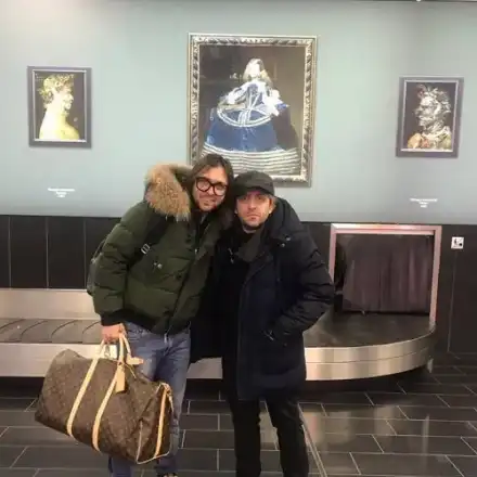 Мариус влюбен до уши в театралния си продуцент Кирил Кирилов