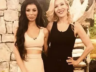 МЕГЗ потвърди, че носи брекети. Сузанита вън от Ангелите.