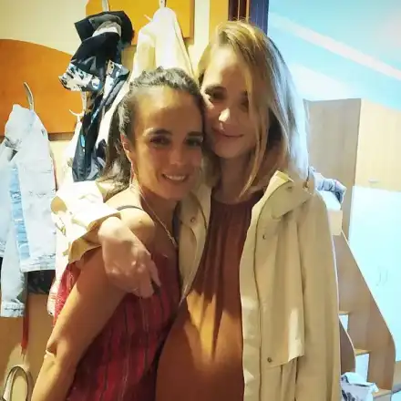 Милянкова показа коремчето