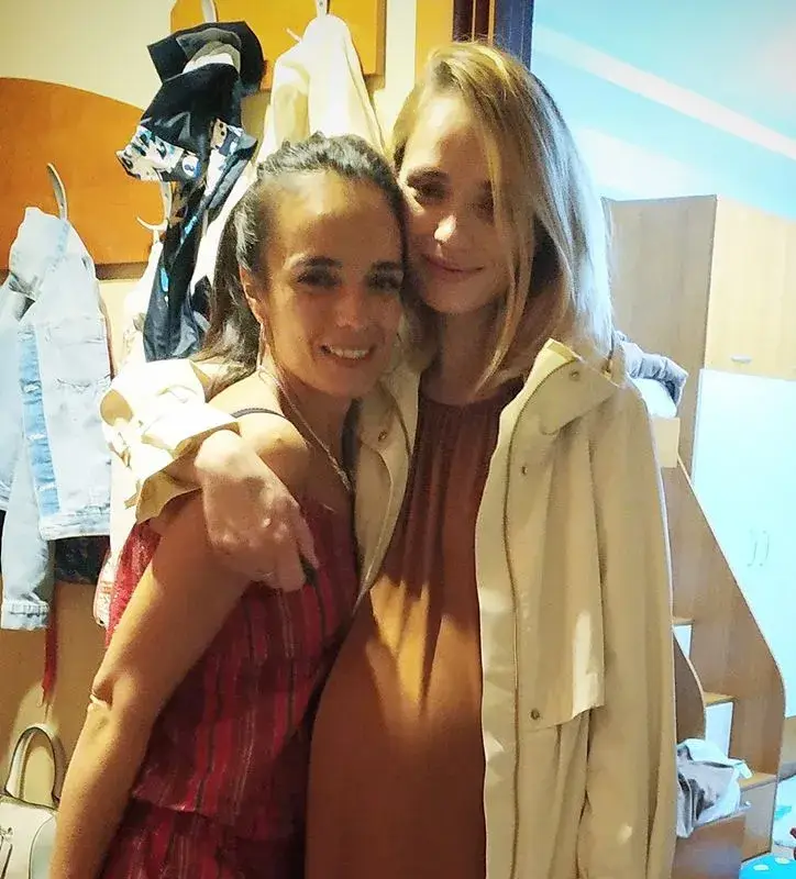 Милянкова показа коремчето